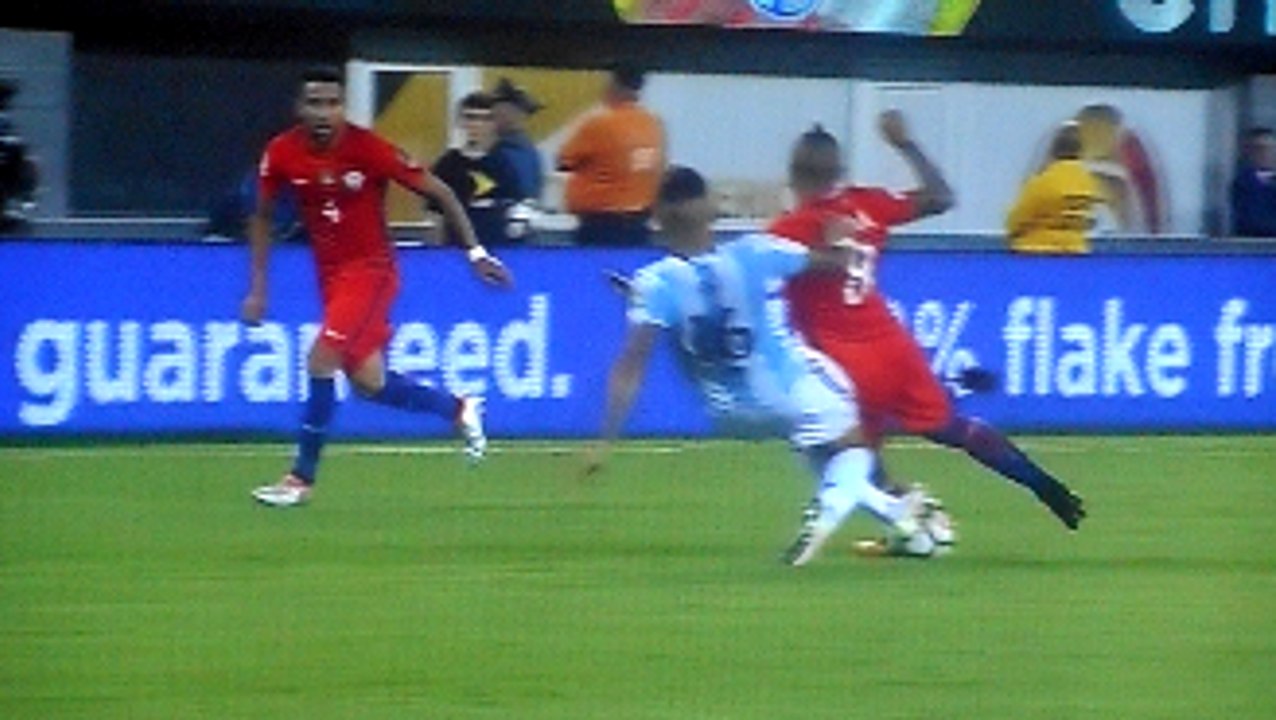 Marcos Rojo Controversial Red Card vs Chile!