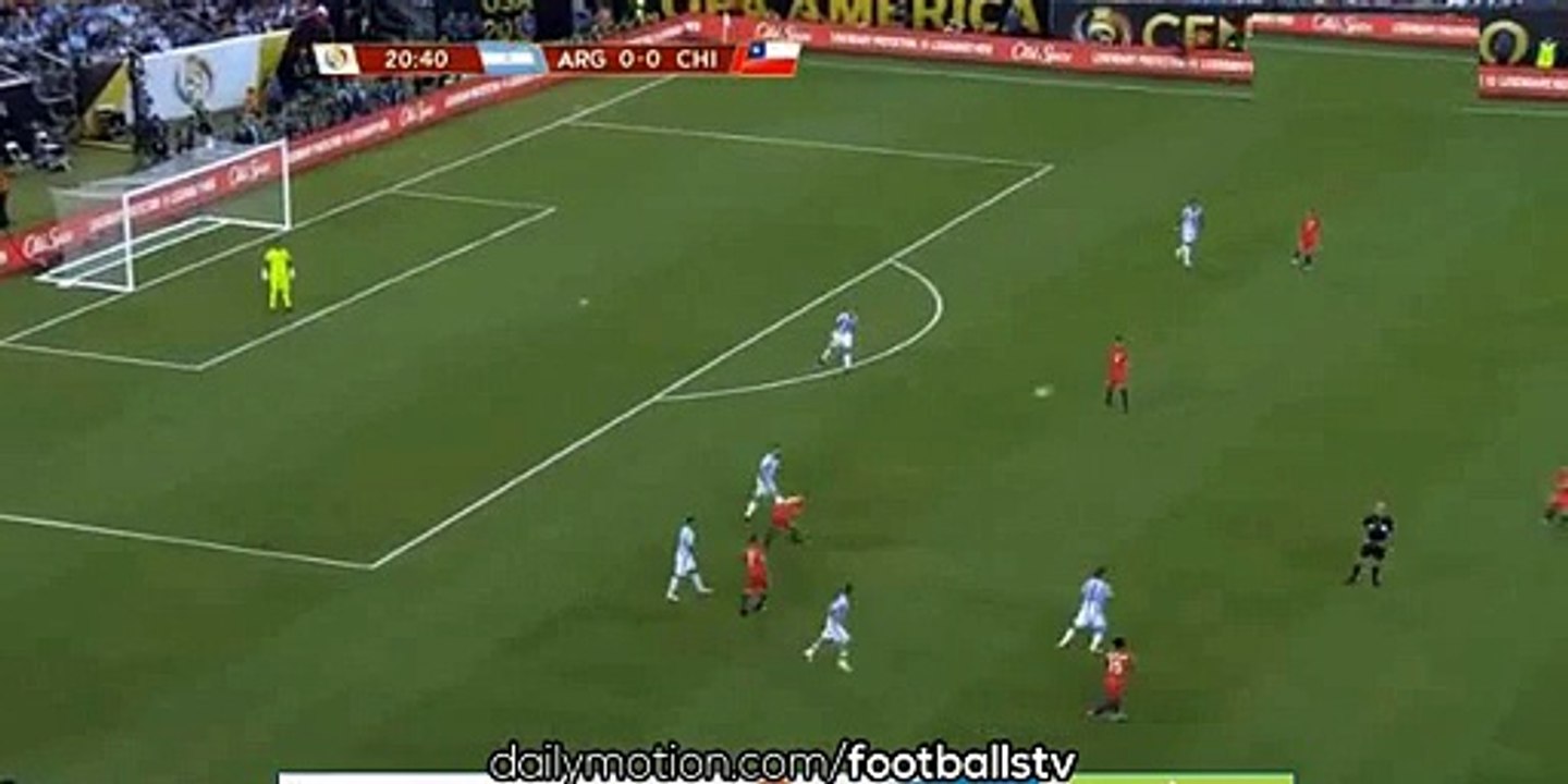 Gary Medel Horro injury head in post - Argentina vs Chile - Copa America Final - 26-06-2016