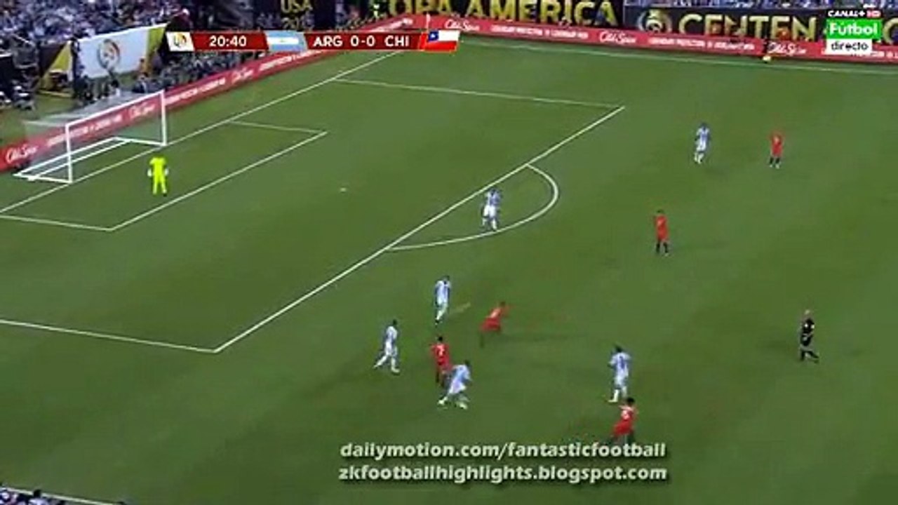 Gonzalo Higuain misses great chance Argentina vs Chile Final Copa America