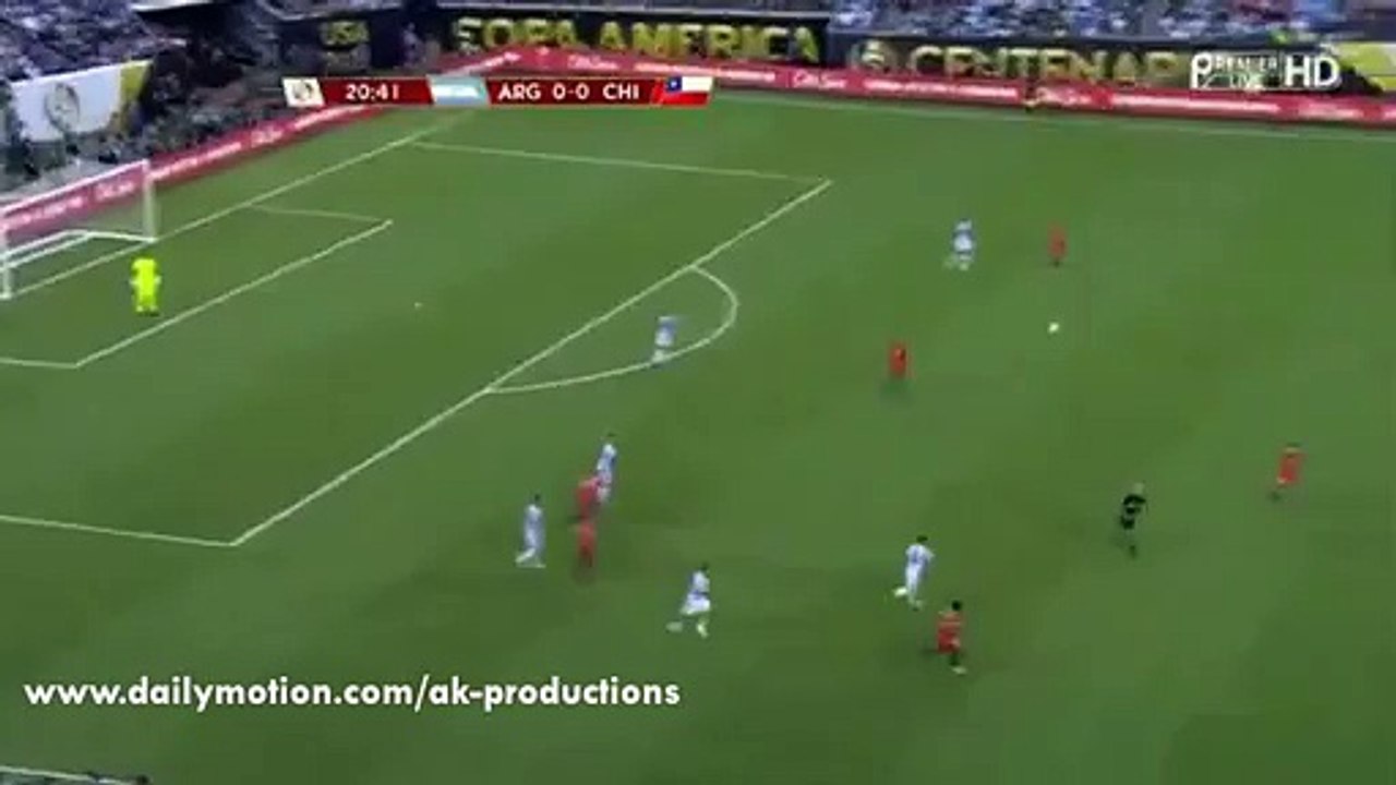 Gonzalo Higuain misses great chance Argentina vs Chile Final Copa America