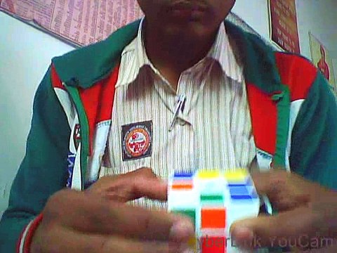 pintu solves rubiks cube