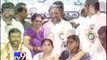 Woman kisses Karnataka CM Siddaramaiah in public - Tv9 Gujarati