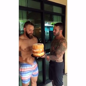 Gâteau d'anniversaire surprise