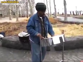 New York'da İstiklal Marşı'mızı Çalan Jamaikalı