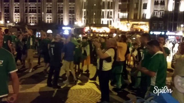 Supporters irlandais chantant pour la police française à Lille