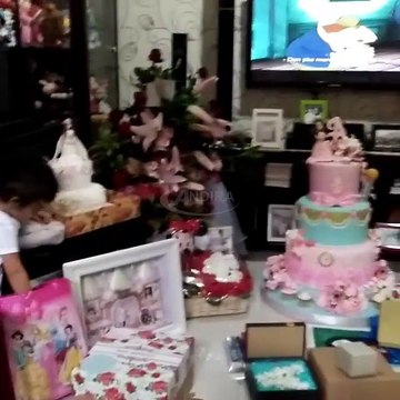Senangnya Bilqis Khumairah Razak Maen Kado & Kue Ulang Tahun Bunda Ayu Ting Ting