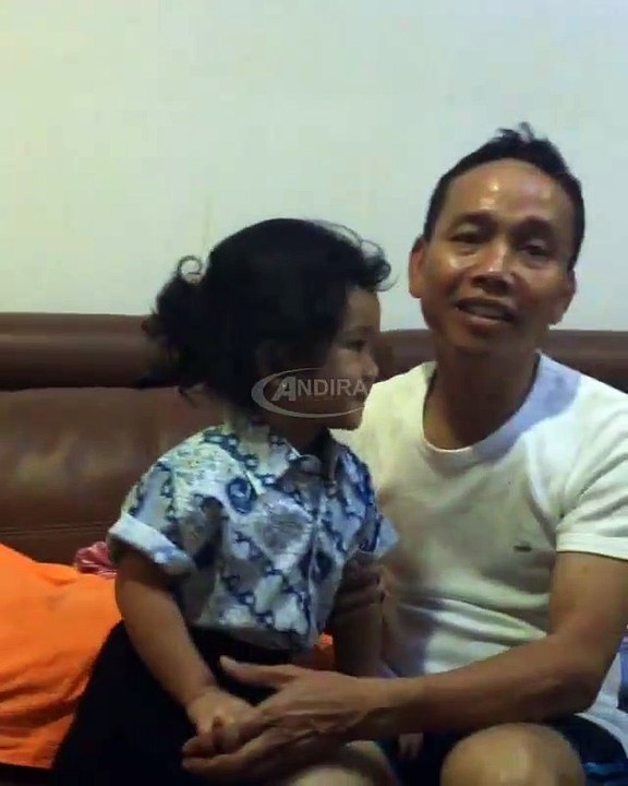 Senangnya Bilqis Khumairah Razak Pakai Seragam Batik Untuk Sekolah l Ayu Ting Ting