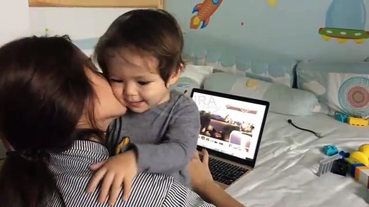 Senangnya El Barack Alexander Maen Laptop di Kamar Sama Mama Jessica Iskandar