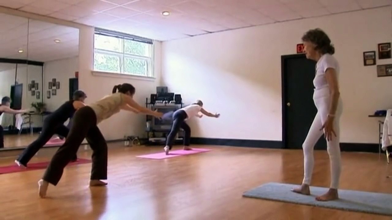 93 Year-Old Yoga Instructor Can Still Pose Perfectly