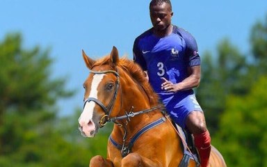 Une photo mythique de Patrice Evra détournée sur le Web !
