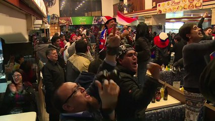 Chilenos enfrentam frio para comemorar título