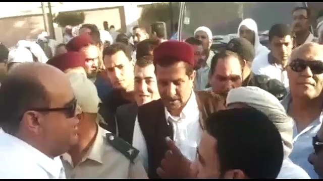 محافظ مطروح يوزع كحك العيد على أهالي قرى البنجر