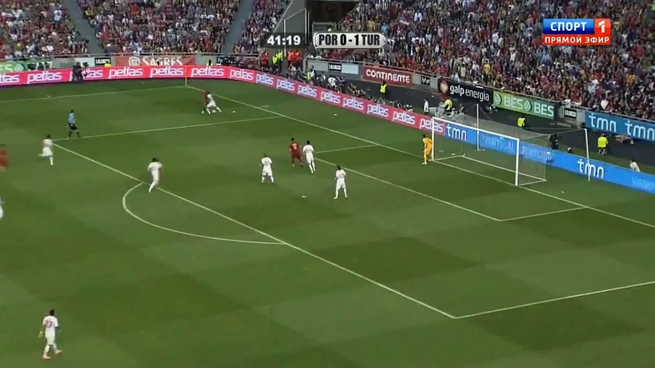 Cristiano Ronaldo INCREDIBLE elastico nutmeg