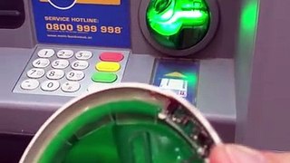 Skimmer in un bancomat a Vienna ecco come truffano