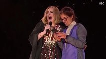 Adele rote au visage d'une fan à cause d'un mauvais burger !
