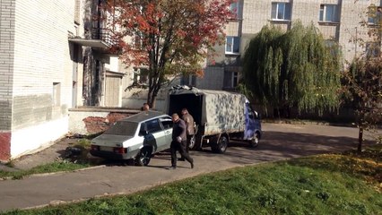 4 русских мужика заносят 99-ю в Газель )) Смеялся до слёз!