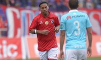 La passe aveugle décisive magique de Ronaldinho