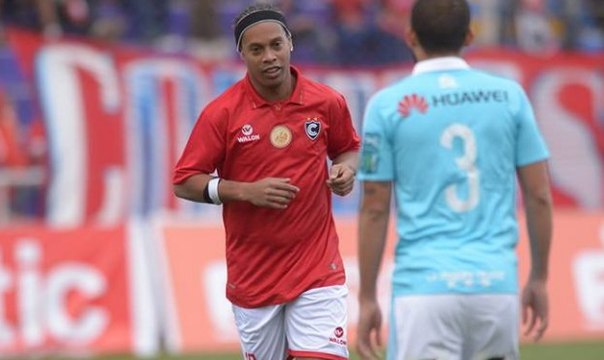La passe aveugle décisive magique de Ronaldinho