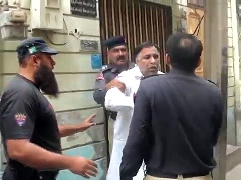 Funny Police Raid in Pakistan 2016 funny police