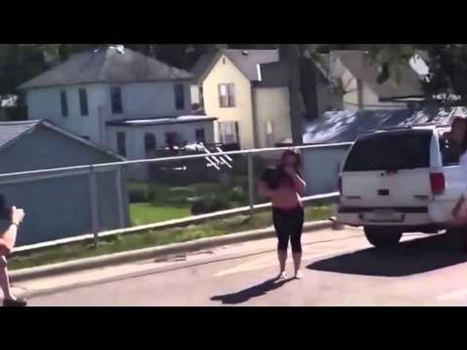 Shocking teens fight