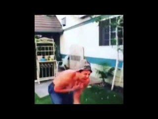 Başından Aşağı Kaynar Su Döken Genç Videosu SahneTv