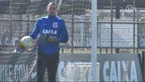 Walter antecipa retorno e treina com bola no Corinthians