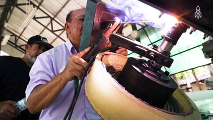 Cet éléphant se présente devant les docteurs, mais attendez de voir sa quatrième patte!