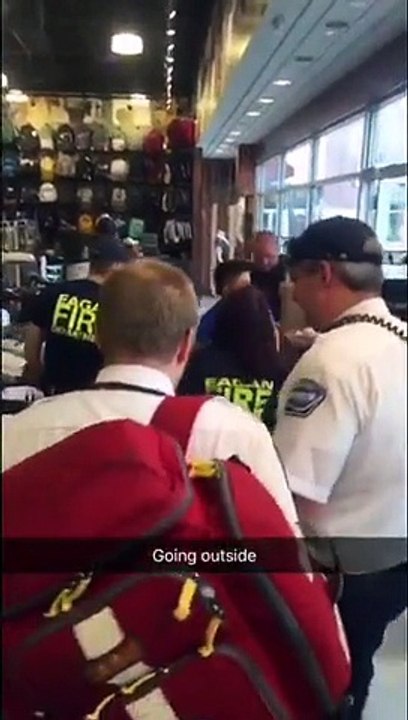 Le doigt coincé dans un banc