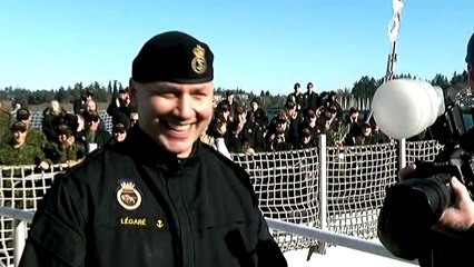 Ce soldat canadien qui embrasse son conjoint à son retour au pays a ému toute la toile.