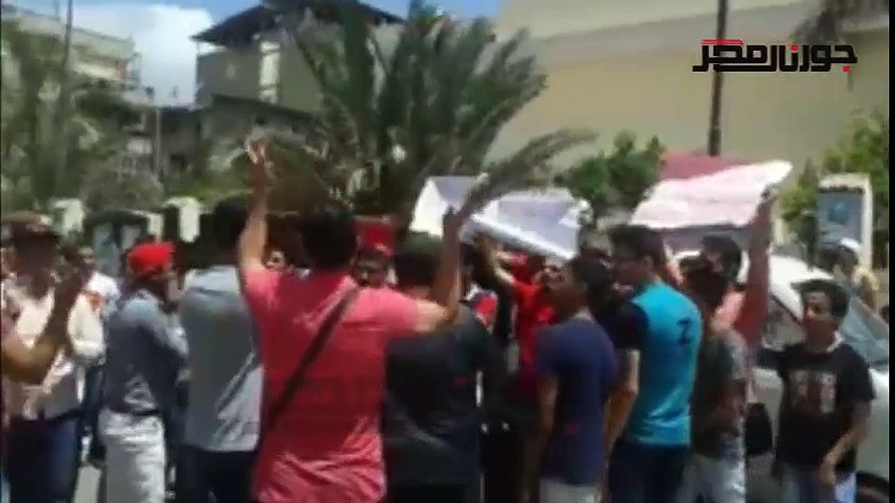 طلبة الثانوية يطالبون بلقاء محافظ دمياط