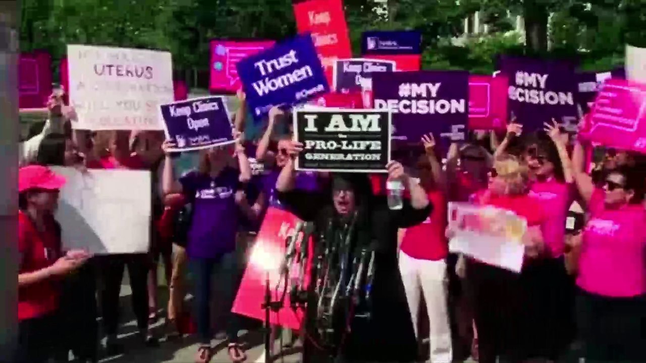 Supreme Court strikes down strict Texas abortion law