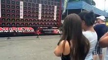 Il transforme son camion en un mur de son géant