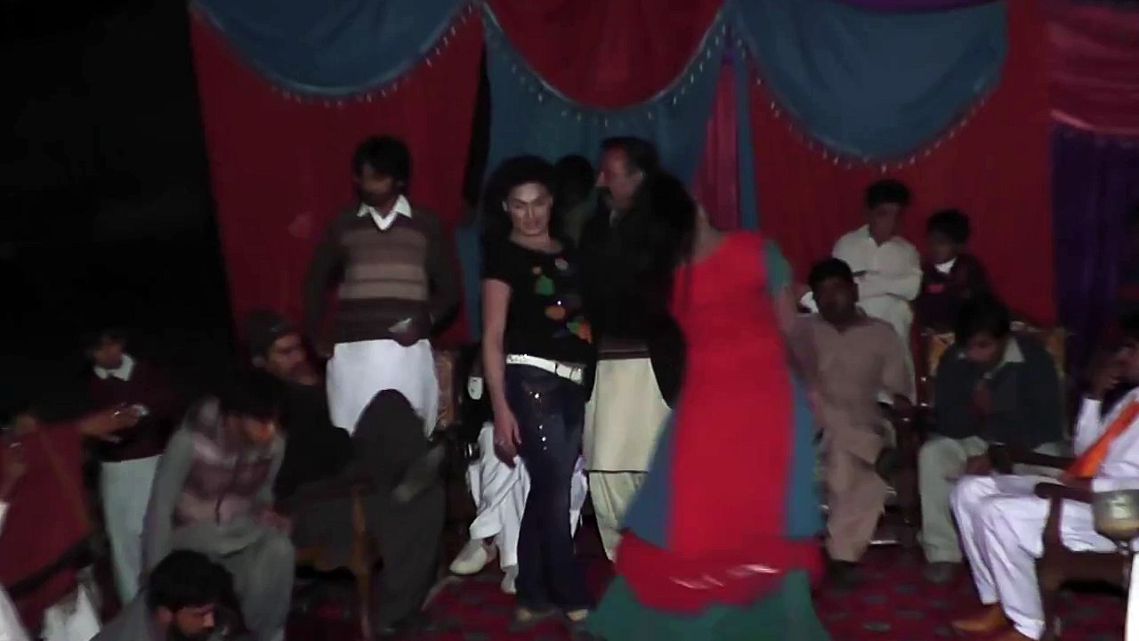 Ek wari te lag Best shemale mehndi dance On mehndi program -