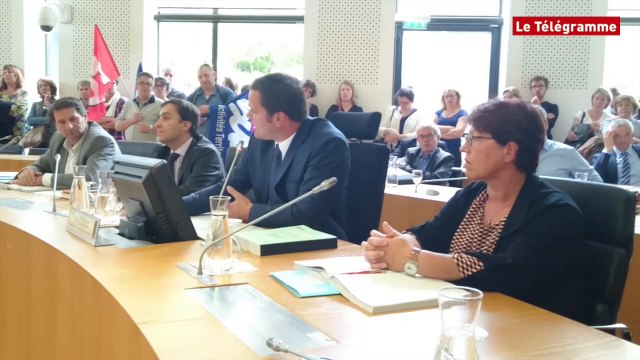 Saint-Brieuc. Des agents envahissent l'hémicycle du conseil départemental