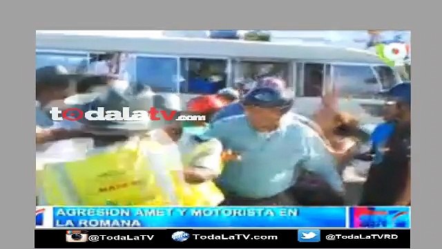 Captado en cámara agresión entre Agentes de Amet y Motoconchistas en La Romana-Noticias SIN-Video