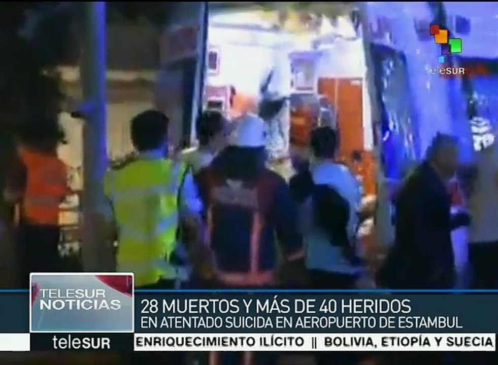 Tres ataques suicidas en el aeropuerto de Estambul dejan 28 muertos