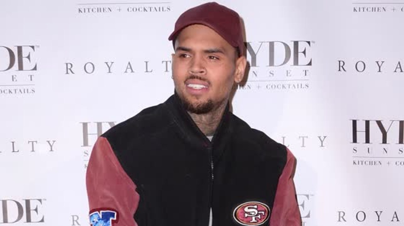 Ex-tour manager sagt, dass chris brown irrational und auf droge ist