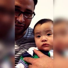 رضيع يتحدى والده فى تبادل مشاعر الحزن