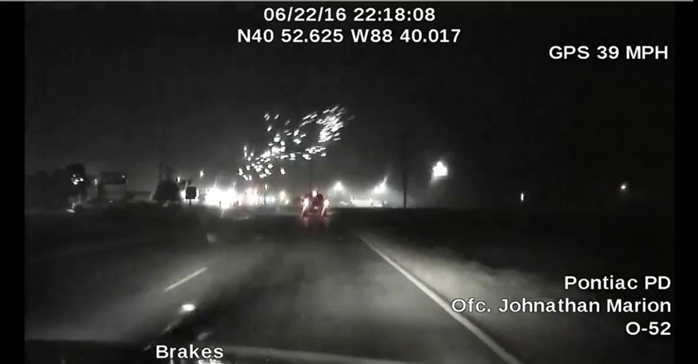 Une tornade fait exploser un transformateur electrique