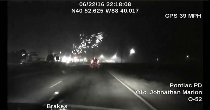 Une tornade fait exploser un transformateur electrique