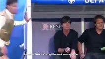 Joachim Löw, entraineur de l'allemagne sent son aisselle - euro 2016