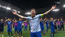 Le magnifique clapping des Islandais avec leurs supporters