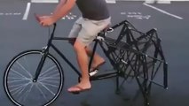 Un vélo avec des pattes