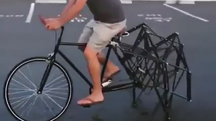 Un vélo avec des pattes