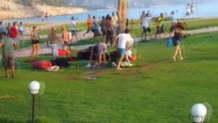 Fethiye'de Yamaç Paraşütü Pilotlarının Müşteri Kavgasını Turistler Görüntüledi