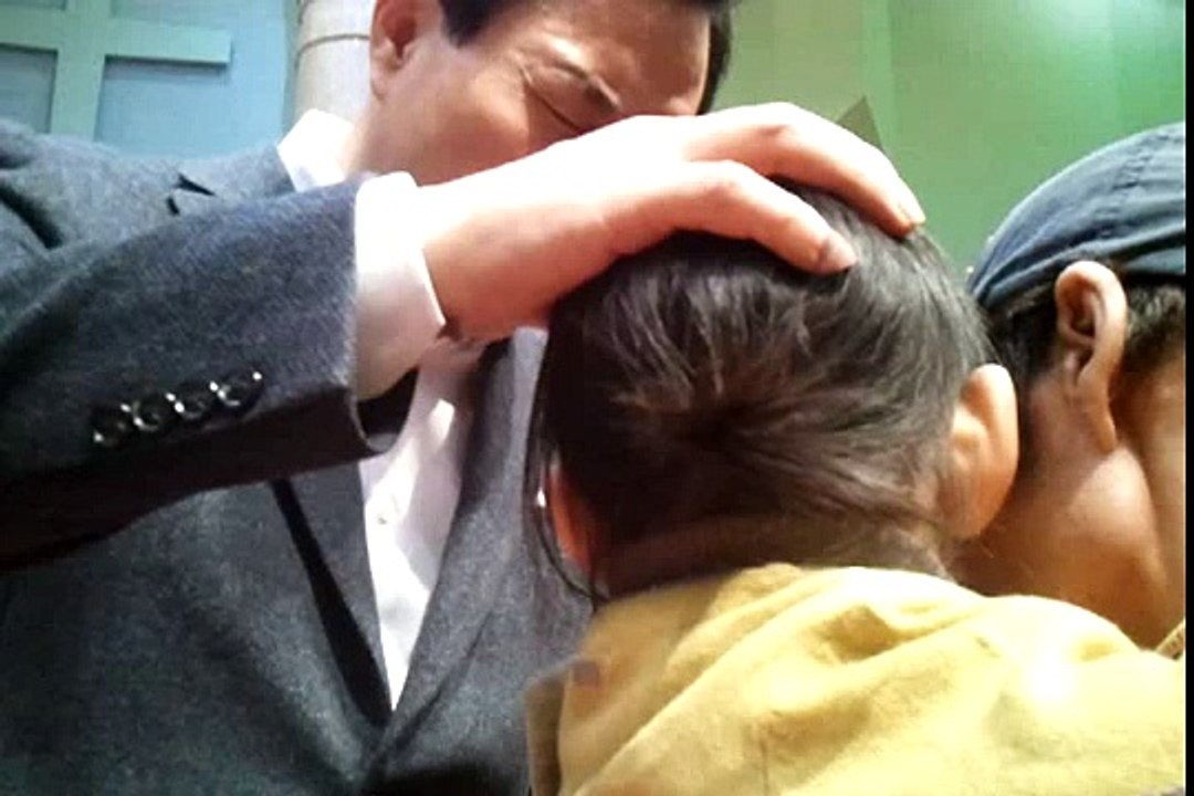video-2012-01-01-00-52-15.mp4-안수기도받는 민기