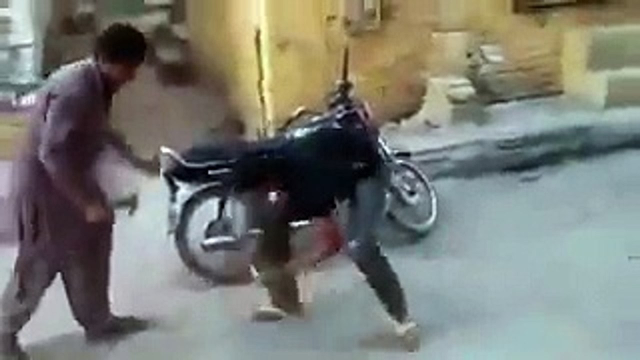 Desi Pakistani Prank - Pakistani Funny Pranks Video - Best Prank Ever