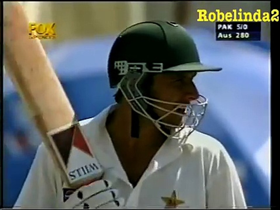 Shahid Afridi First test match facing McGrath See what happens Must Watch