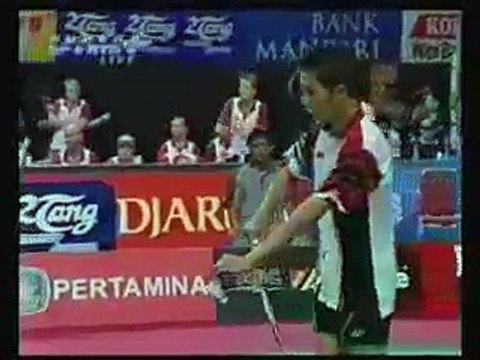 Taufik Backhand smash