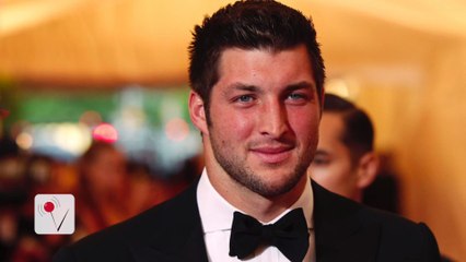 Tim Tebow Helps Delta Passenger During Medical Emergency